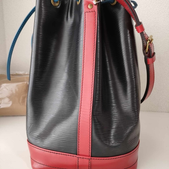 Louis VuittonLouis Vuitton Bi-color Epi Leather Noe Shoulder Bag - Picture 4 of 12